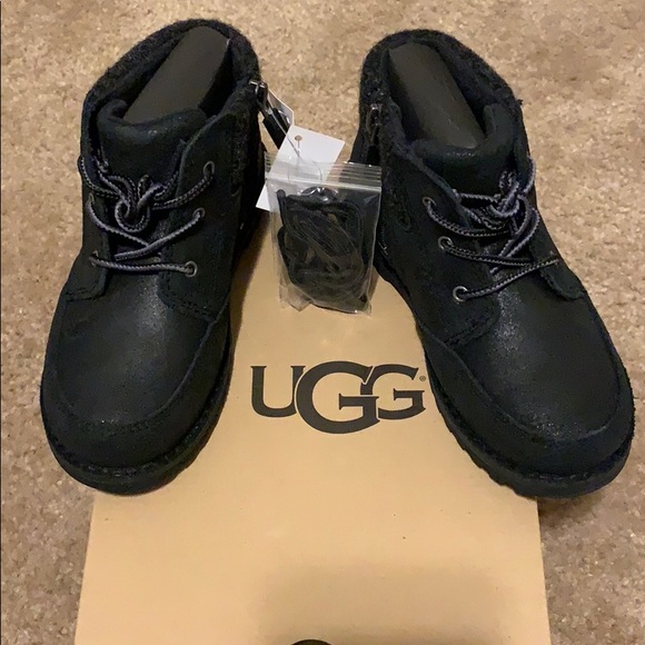 UGG - Picture 1 of 8